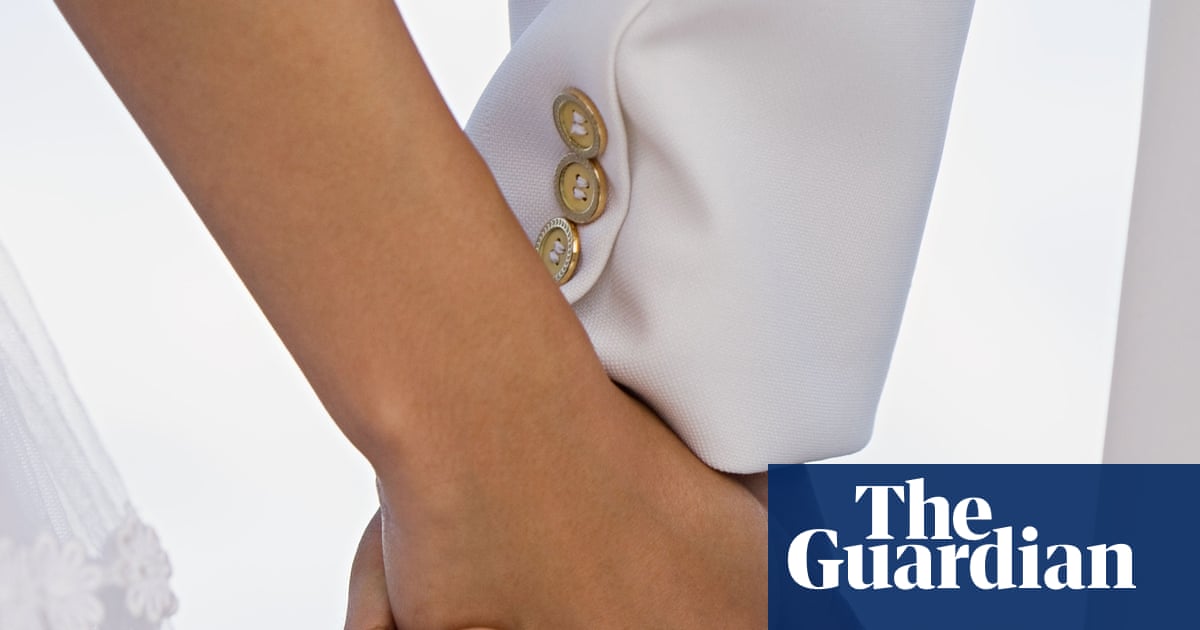 Humans rank above meerkats but below beavers in monogamy league table | Science