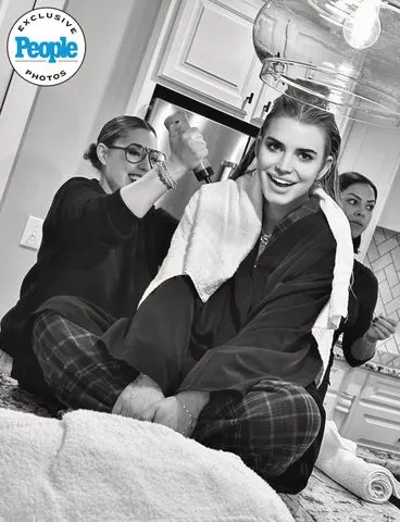 Rita Hazan Jessica Simpson getting her hair colored.