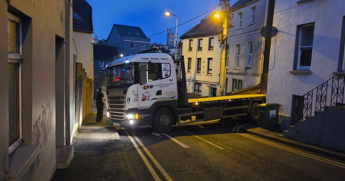 Traffic delays in Cork City as lorry gets stuck on Richmond Hill