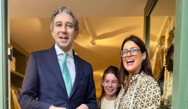 Opportunity knocks on door of new shop as Tánaiste performs official opening