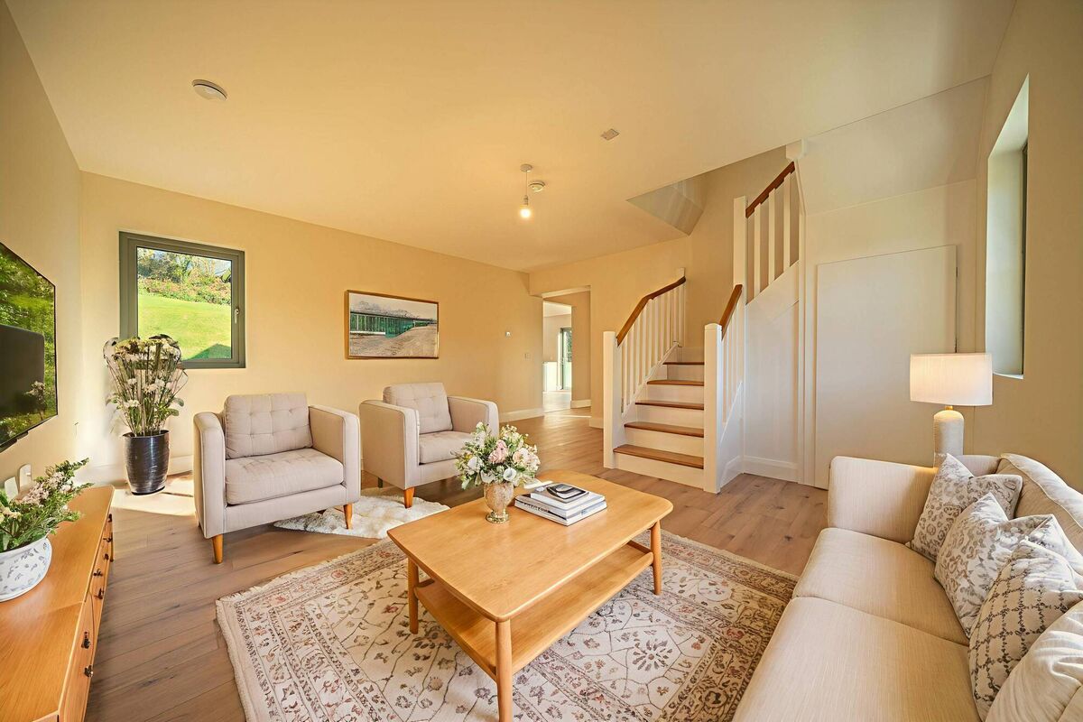 Virtual staging of the lounge