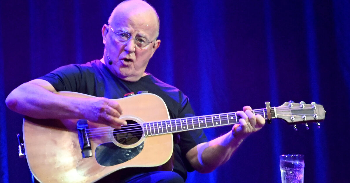 Irish officials raised concerns about Christy Moore's questioning by UK officials in 2004