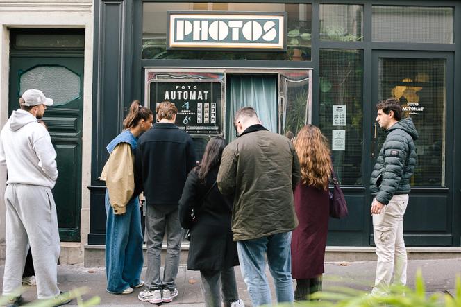 In front of the booth installed by Fotoautomat on Rue des Trois-Frères in Paris, October 24, 2025.