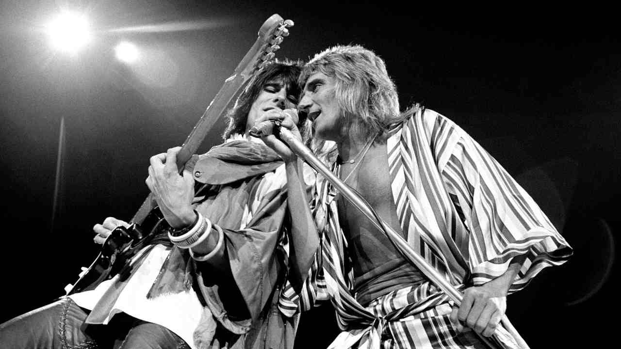 The Faces&rsquo; Ronnie Wood and Rid Stewart onstage in 1973