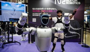Spotlight shines on humanoid robots at Tokyo show