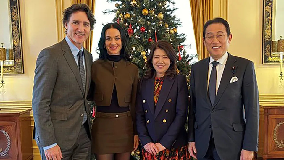 Justin Trudeau, Katy Perry, Fumio Kishida, and his wife, Yuko in a room with a Christmas tree