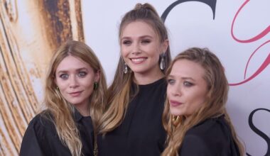 The National Desk dark theme brand icon