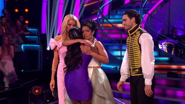 Motsi gives Balvinder a hug