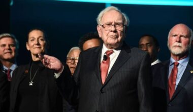 Warren Buffett gave family $10,000 every Christmas but felt they spent it too fast. 4 better ways to use that windfall