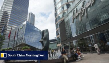 Slow trade drives Hong Kong stocks lower ahead of New Year holiday