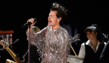 Harry Styles returns with 3-word message for fans