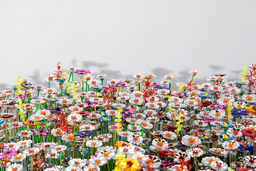 8,800 mirrored flowers from discarded acrylic reveal a data-driven portrait of the netherlands