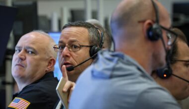 Hollywood blockbuster keeps Wall Street hooked, oil jumps on Venezuela blockade