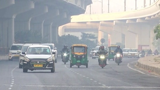 Vehicles commute through the Rao Tula Ram Marg area covered in smog. (ANI Video Grab)