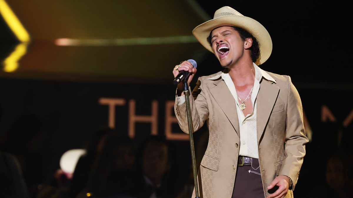Watch Bruno Mars Cover Led Zeppelin With Slash While Dressed Like an 80s Skate Punk