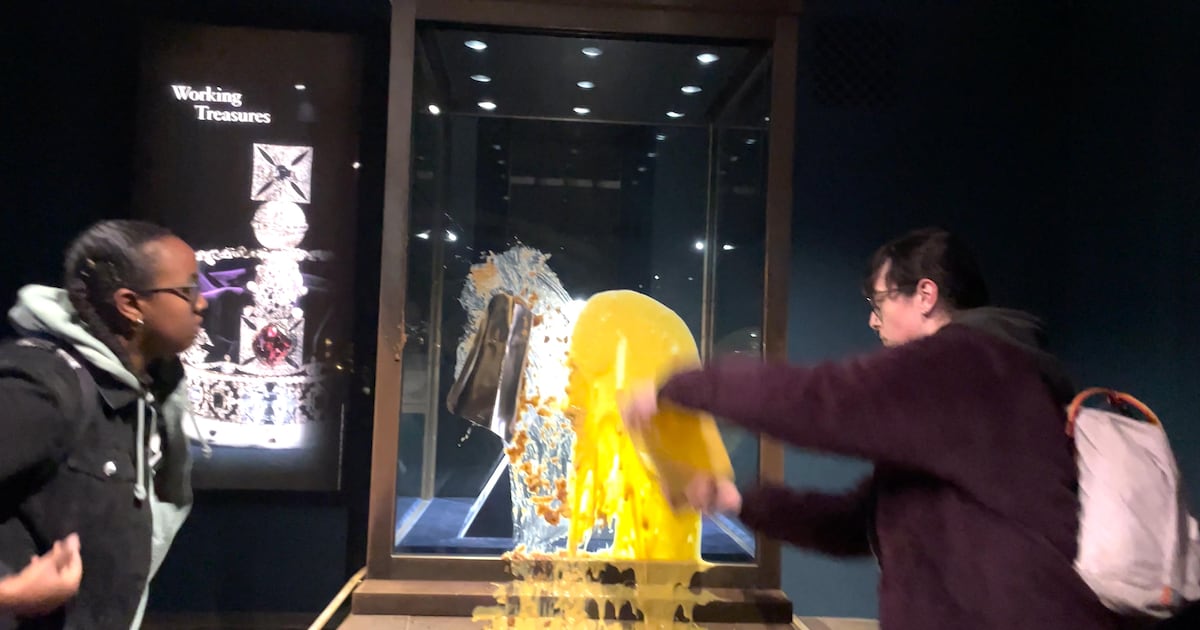 Protesters throw crumble and custard at Crown Jewels in Tower of London – The Irish Times