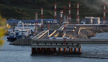 Oil prices stable as Venezuelan supply disruptions balance surplus concerns