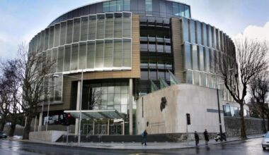 Knifepoint robber who targeted teen boys in south Dublin for mobile phones jailed – The Irish Times