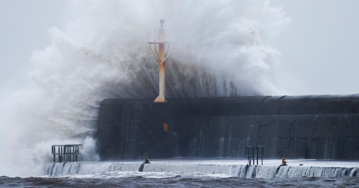 Thousands without power after Storm Bram brings strong winds and flooding - The Irish Times