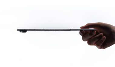 Galaxy Z TriFold Hinge Fails Live on Stream