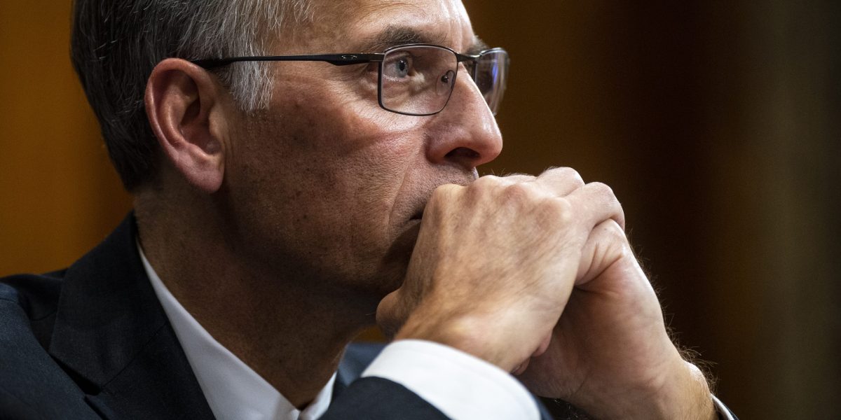 Sneaking unemployment rate means the U.S. economy is inching closer to a key recession indicator, says Moody’s - Fortune