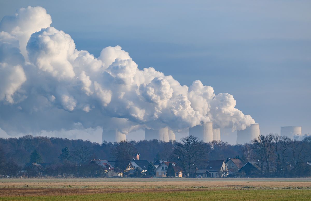 EU seals 2040 climate target to slash CO2 by 90% – with major carveouts