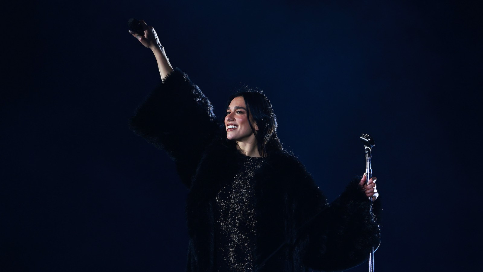 Dua Lipa Pays Tribute to Selena With 'Amor Prohibido' in Mexico City