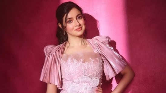 Divya Khossla talks about corporate bookings in Bollywood.