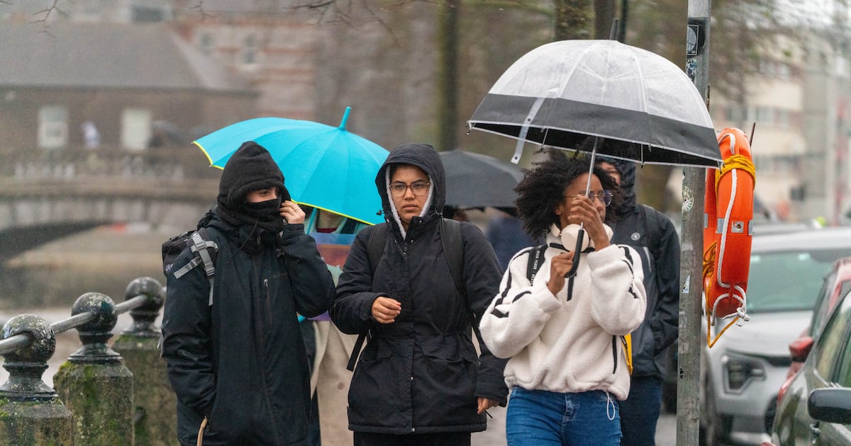 Met Éireann forecasts heavy rain, spot flooding and cold nights over the weekend – The Irish Times