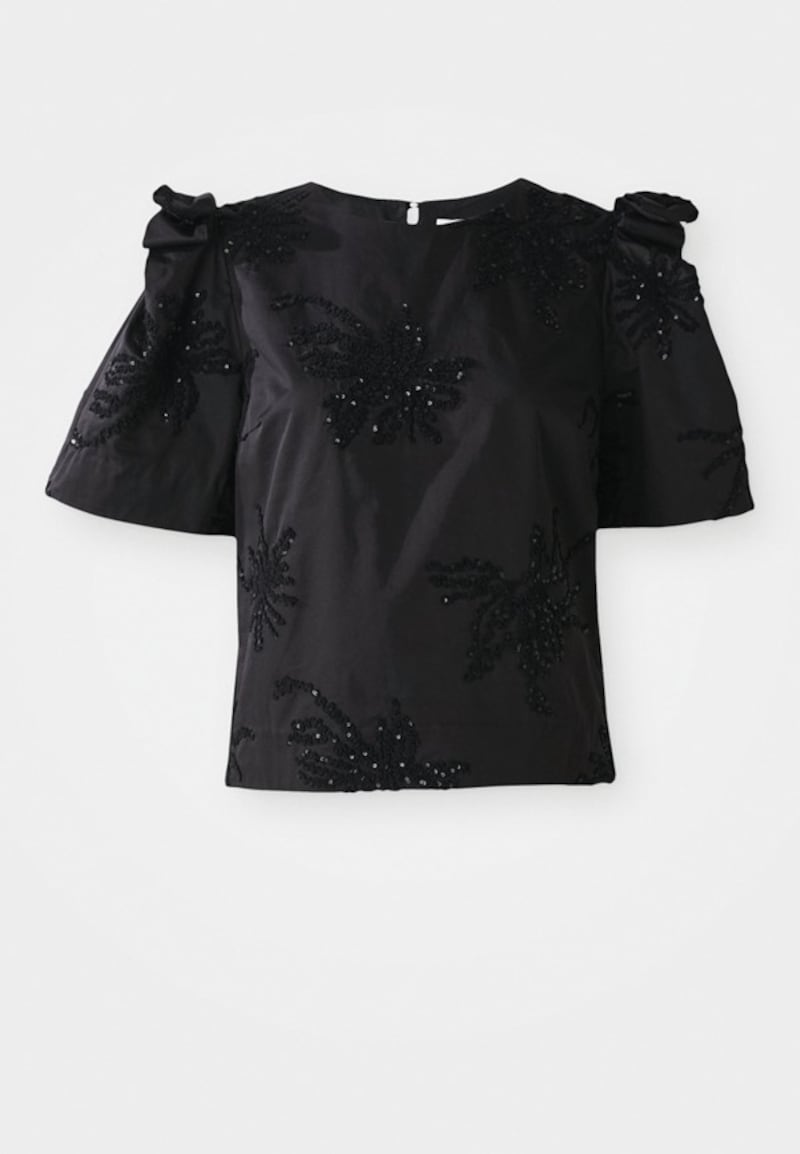 Blouse, €249, Munthe, Zalando