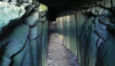 Thousands gather for Winter Solstice sunrise from ancient tomb at Newgrange – The Irish Times