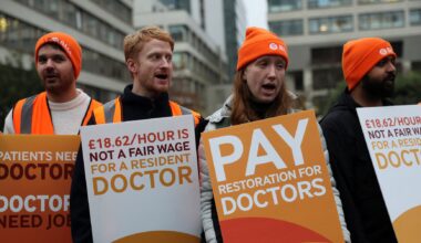 Doctors in England start five-day walkout during flu surge