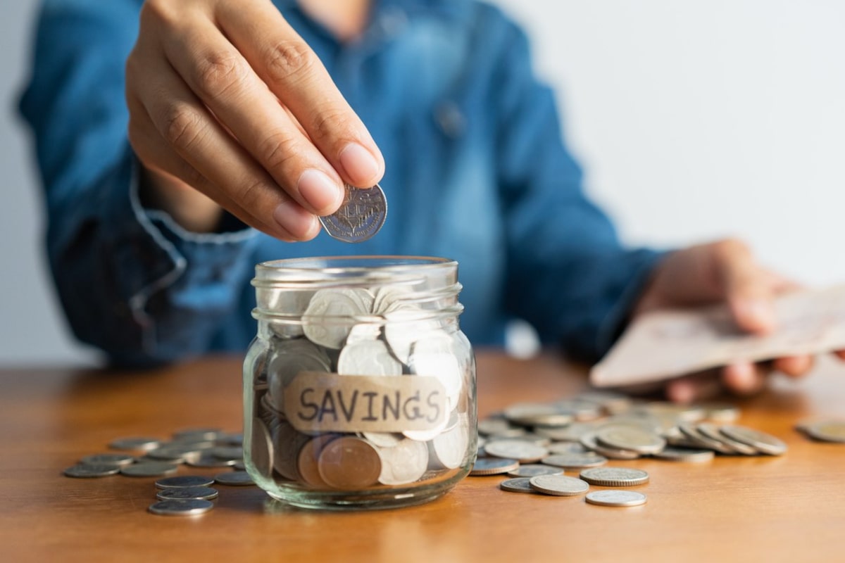 Retired 82-year-old lawyer builds $600,000 TFSA with a ‘buy what you know’ strategy