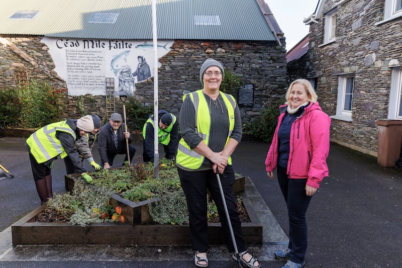 Pictured at the Garden of Remembrance in Cahersiveen, Co Kerry, Joan O'Donoghue (centre) of Cahersiveen Tidy Towns with Cllr Norma Moriarty (right), and helpers Anife Nimetullaiera, Svitlana Radova, Ad de Vroome and Yurii Lrebediev. Photograph: Alan Landers