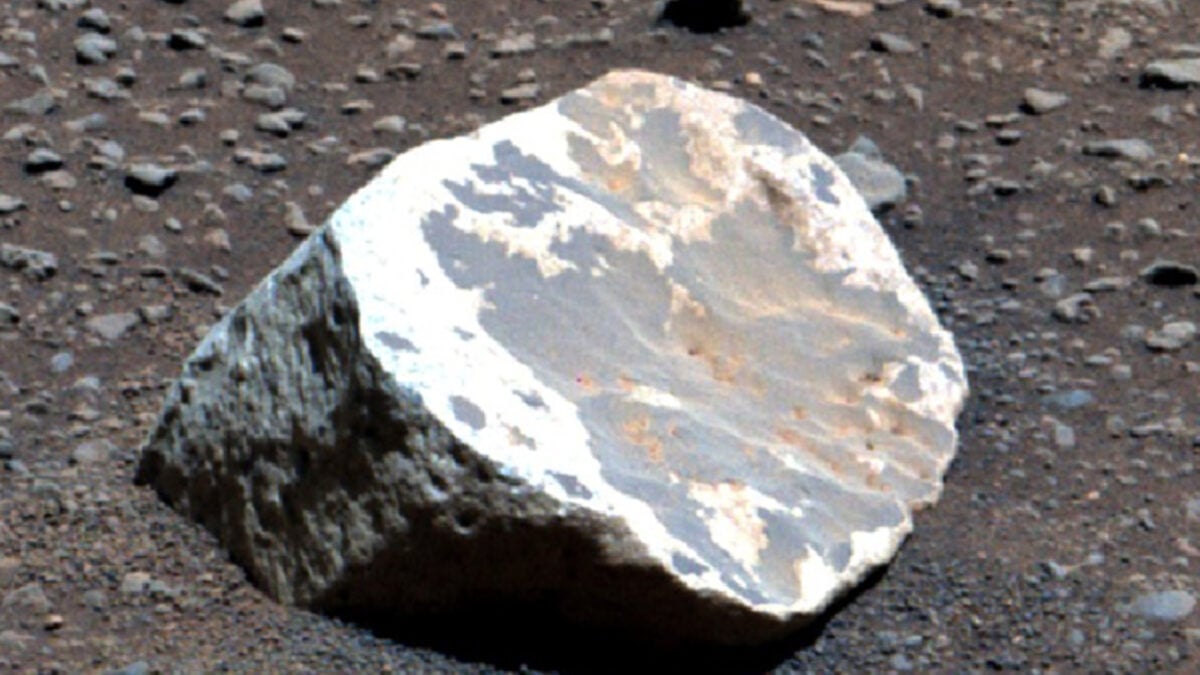 Tropical Storms Drenched Mars for Millions of Years, Strange Pale Rocks Suggest