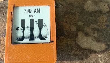 Hari R.'s Graytimer Is a Simple ePaper Watch Built From a Seeed Studio XIAO nRF52840