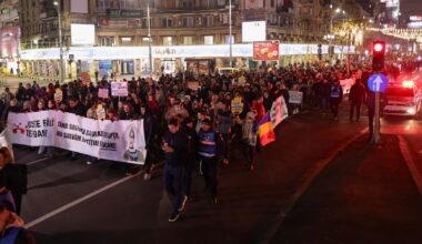 Romania's government survives no-confidence vote over judicial pensions