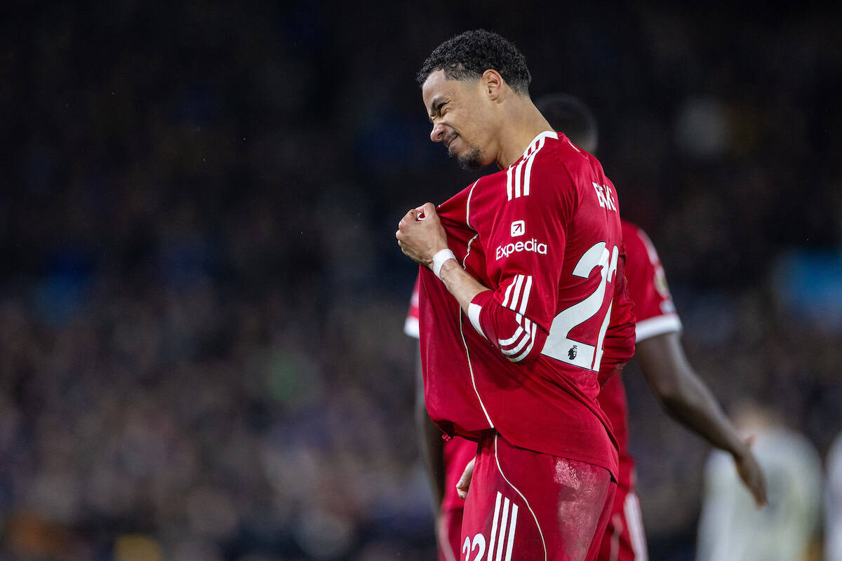 LEEDS, ENGLAND - Saturday, December 6, 2025: Liverpool's Hugo Ekitike celebrates by holding the badge after scoring the second goal during the FA Premier League match between Leeds United FC and Liverpool FC at Elland Road. (Photo by David Rawcliffe/Propaganda)
