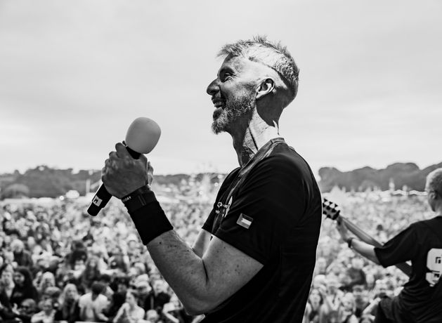 ‘I was in my swimming togs in paradise and the doctor was talking about chemo’ – Today FM’s Declan Pierce on his breast cancer battle