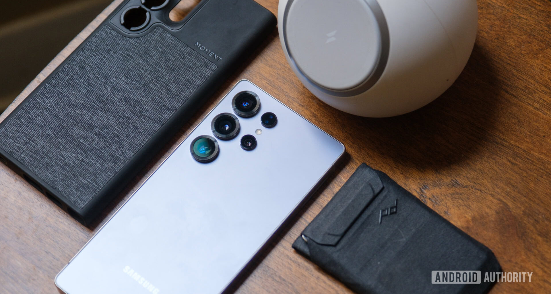 Samsung Galaxy S25 Ultra with magnetic accessories