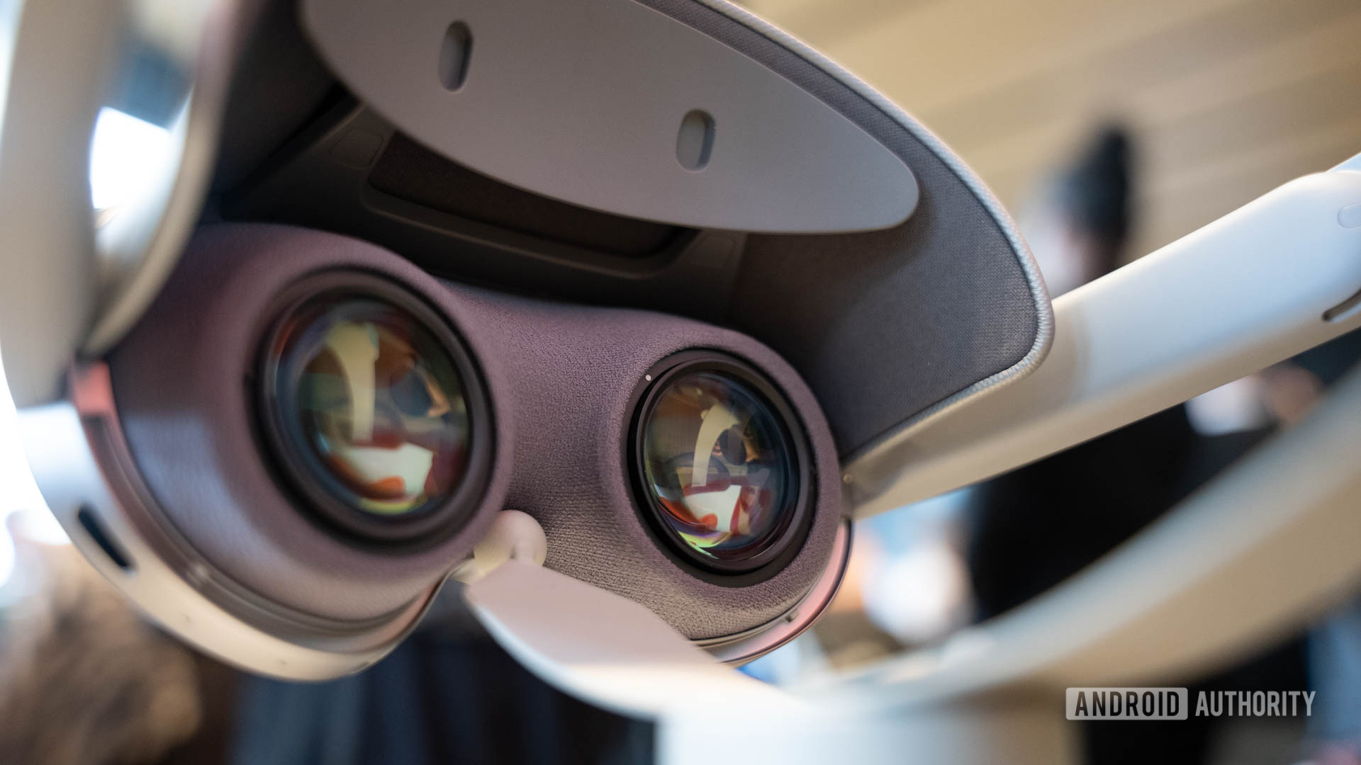 Samsung Galaxy XR Lenses Side Profile Samsung Galaxy XR Lenses Side Profile