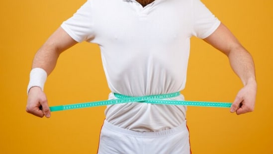 Ditching the quick-fix mentality is key to sustainable fat loss, according to fitness coach Kush Malhotra. (Freepik)