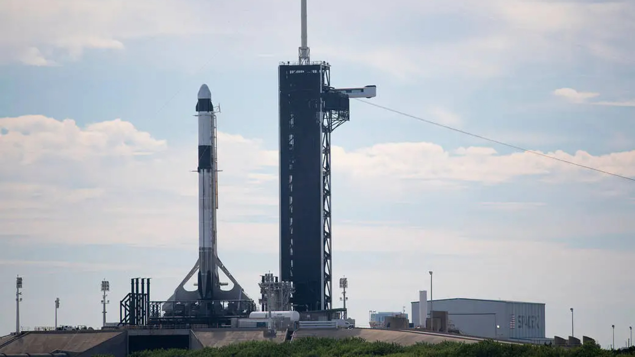 SpaceX Falcon 9 Image Credit NASA