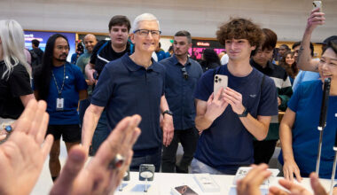 Apple Stock Still Waiting For AI Catalyst