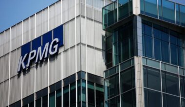 Top consultancies freeze starting salaries as AI threatens ‘pyramid’ model – The Irish Times