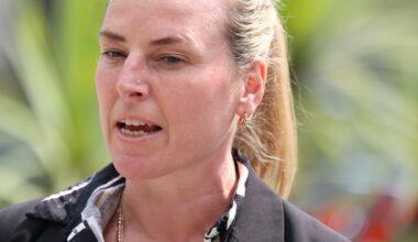 Seanad suspended in row over extended vote deadline to enable Coalition Senators reach chamber – The Irish Times