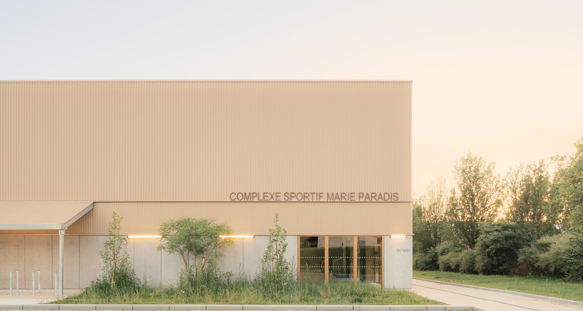 Renovation and extension of the Marie Paradis sports complex / bureau faceB + LFA