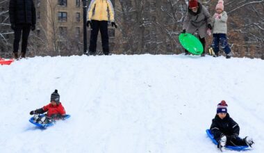 New York snowstorm: Heavy snow triggers mass flight cancellations as city grinds to a halt