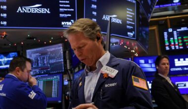 Morning Bid: All I want for Xmas is accurate economic data