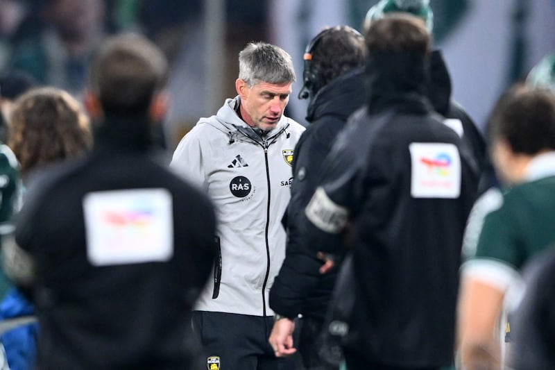 La Rochelle's Irish coach Ronan O'Gara (C) leaves the field after receiving a red card during the French Top 14 rugby union match between Section Paloise Bearn Pyrenees (Pau) and Stade Rochelais (La Rochelle) at Stade du Hameau in Pau, south-western France on November 30, 2025. (Photo by Gaizka IROZ / AFP via Getty Images)
